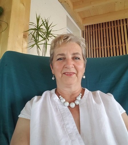 Agnes-Croisy-praticienne-en-Hypnose-Ericksonienne-Sophrologue-Hypnotherapeute-a-Valensole-relash.fr_-1